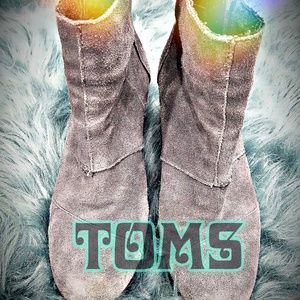 🐺Tom's gray suede wedge  booties 🐺